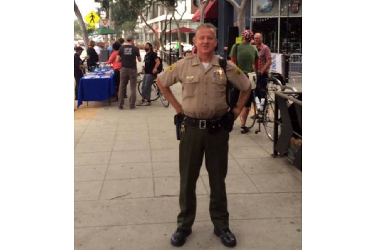 Declaran culpable a exteniente de Los Ángeles que informaba sobre redadas a cambio de favores sexuales