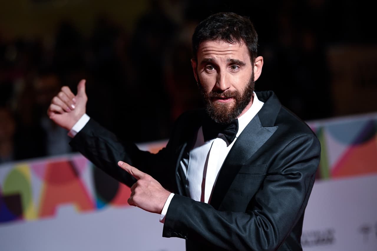 El también comediante explicó que la razón que tuvo para hacer público su estado de salud es que está consciente de que él es "un personaje público" y quiere ser la fuente principal de información sobre esto "
<b>antes de que comience el circo</b> de especulaciones y sensacionalismo en cierta prensa y en redes sociales". 
<br>