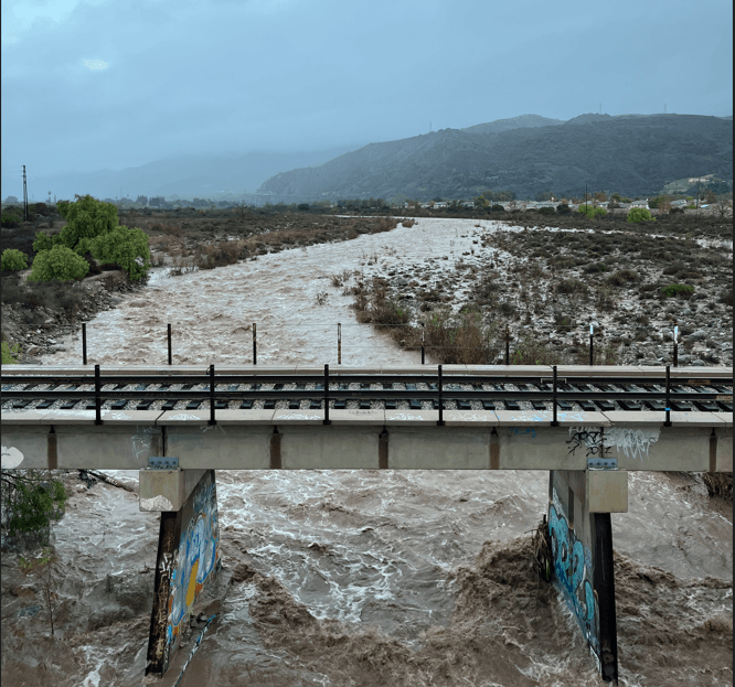Algunas laderas de montaña, expuestas a fuertes vientos del sur, pueden recibir hasta 8 pulgadas de lluvia.