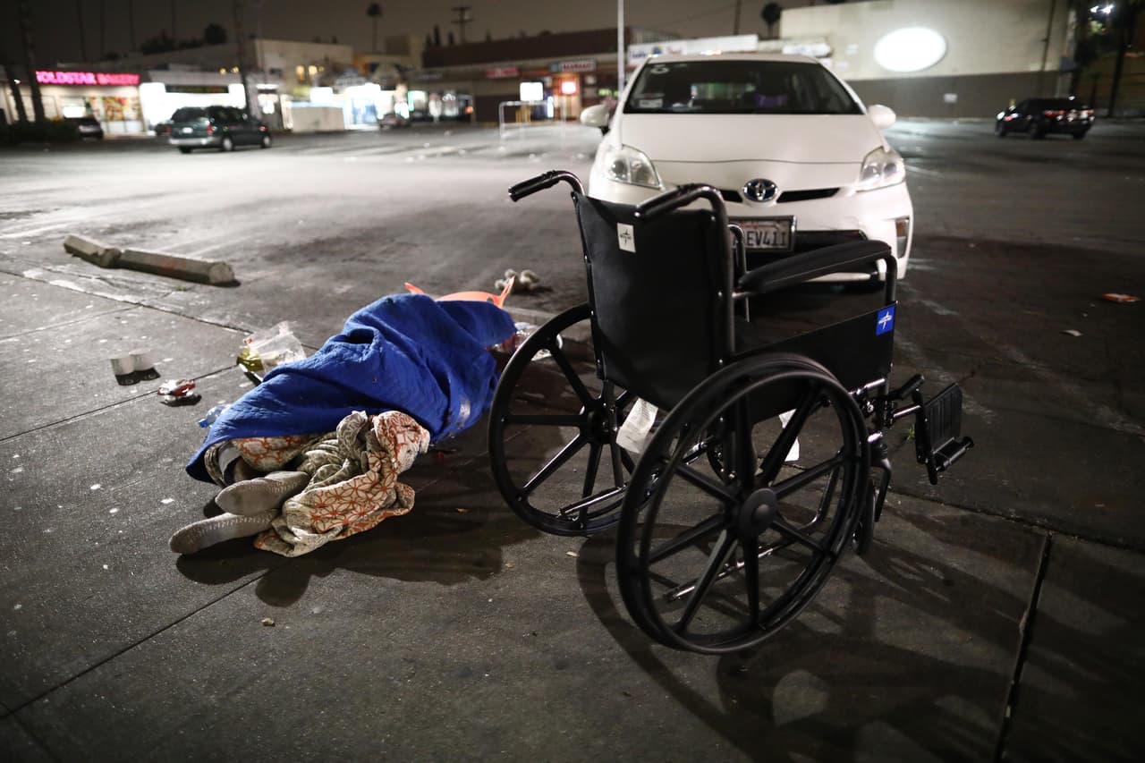 Según la Sociedad de vivienda de California, Los Ángeles tiene una escasez de 516,946 nuevas unidades asequibles para inquilinos de bajos ingresos. "Es el punto culminante de la contradicción que en medio de una gran prosperidad en todo el estado dorado, también estamos viendo aumentos sin precedentes en la falta de vivienda", dijo el supervisor del condado de Los Ángeles, Mark Ridley-Thomas.