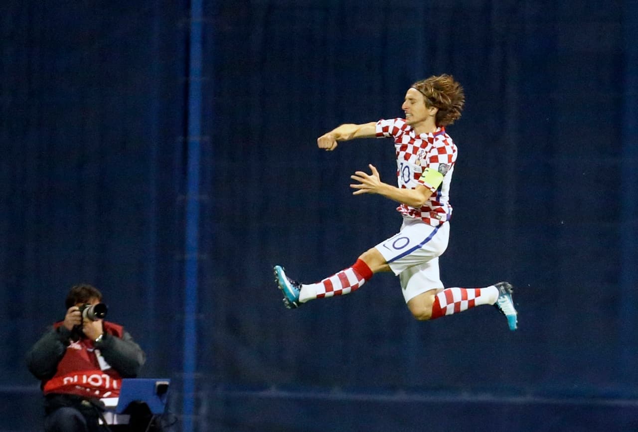 Luego de quedarse en octavos de la Euro a manos del campeón Portugal, Croacia vivió una dura eliminatoria y solo alcanzó el cupo a Rusia 2018 en repechaje de la mano de Modric contra Grecia.