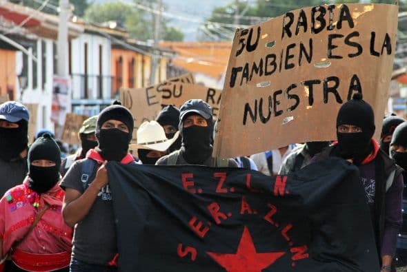 Este movimiento, también en protesta por la desaparición de los 43 estudiantes, fue organizado por el Ejército Zapatista de Liberación Nacional (EZLN).