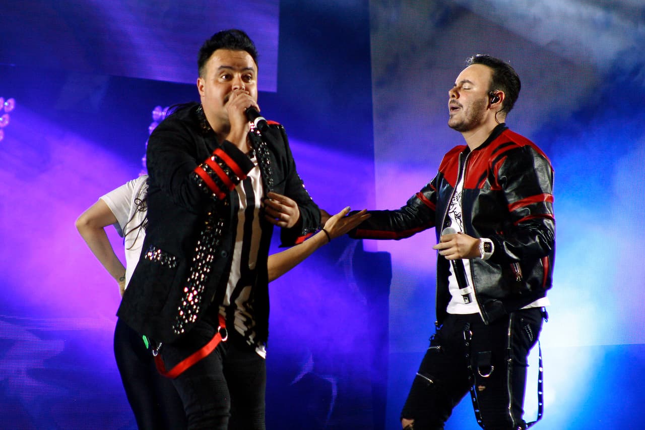 La madrugada del 27 de diciembre de 2019, el dúo denunció 
<b><a href="https://twitter.com/RioRomamx" target="_blank">a través de Twitter</a></b> el robo del que fueron víctimas muy cerca de Villagrán, en el estado mexicano de Guanajuato.