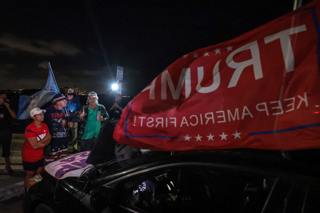 Simpatizantes de Donald Trump se congregaron en Palm Beach, Florida, para esperar los resultados de las elecciones.