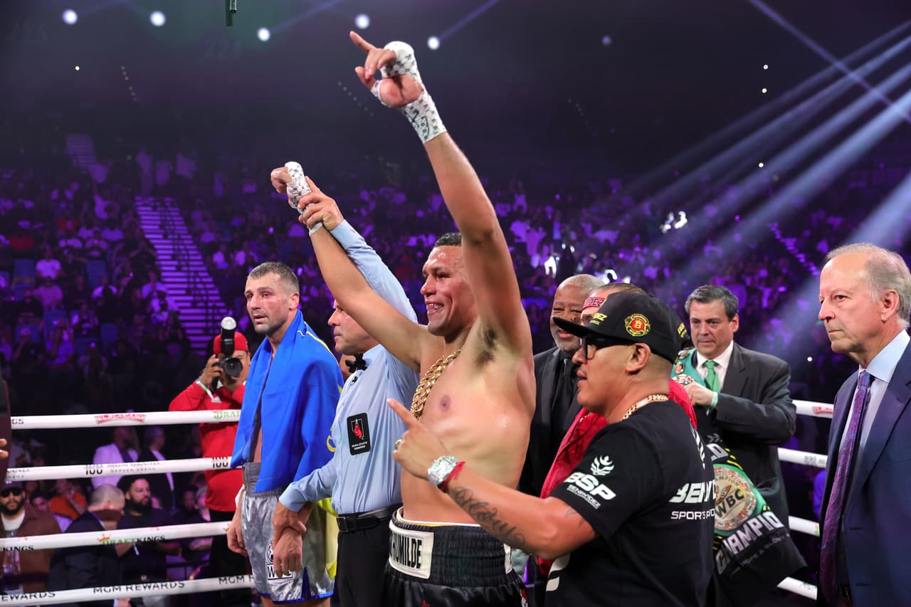 David Benavidez gana e incomoda al 'Canelo' Álvarez
