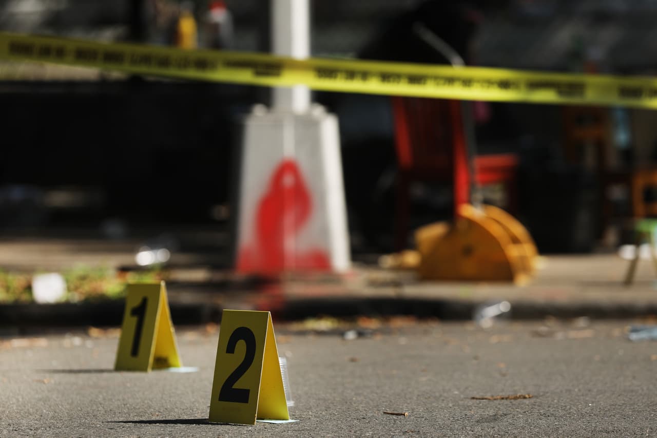 Balean a cuatro hombres a pleno luz del día en una calle de Brooklyn: esto se sabe