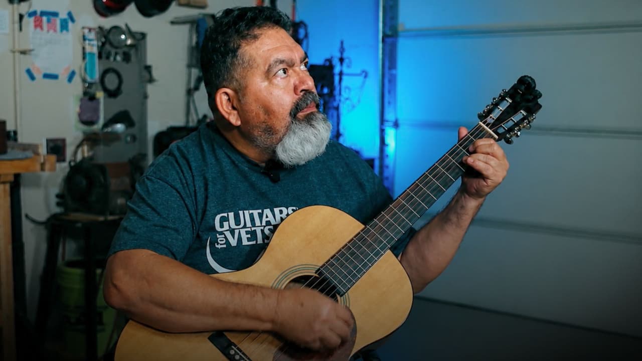 Un hispano transforma el dolor de la guerra con una guitarra en Texas