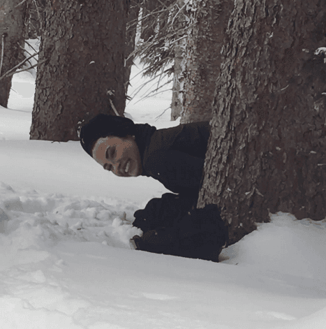 'Let it go, let it gooooo", cantó Demi mientras se helaba los cachetes en el paisaje.