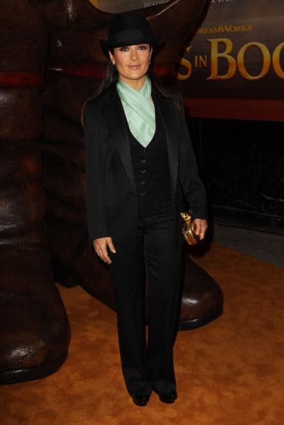 Si algún día llegas al final del arcoiris, seguramente te encontrarás a Salma Hayek con 'outfit' de duendecillo irlandés.