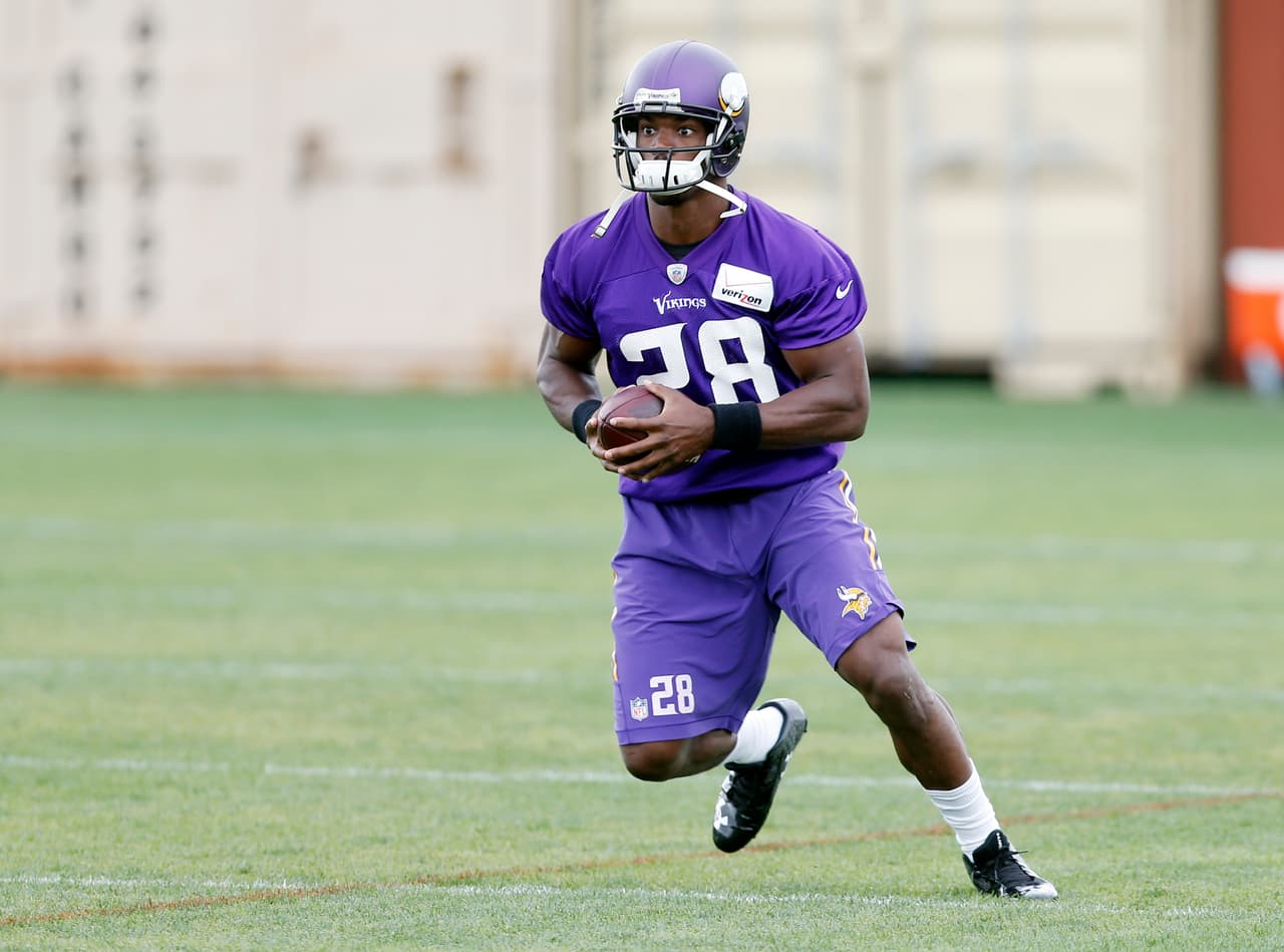 No se espera que Adrian Peterson vea actividad durante la pretemporada