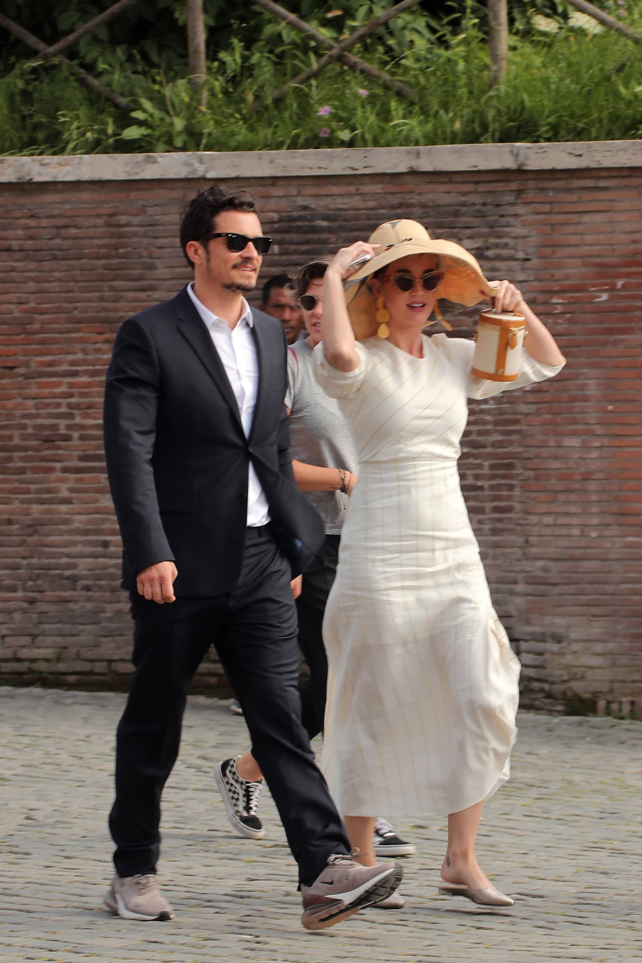 "Es importante para mí que estemos alineados. He estado casado y divorciado y
<b> no quiero volver a hacerlo</b>... y ambos somos plenamente conscientes de eso. 
<b><a href="https://www.univision.com/famosos/katy-perry-le-dice-a-orlando-bloom-que-se-parece-a-jennifer-aniston-y-nosotros-lo-comprobamos-fotos#2bebfe460000" target="_blank">Ella es extraordinaria </a></b>y yo estoy muy impresionado con eso y además me alienta", comentó Bloom acerca de Perry.