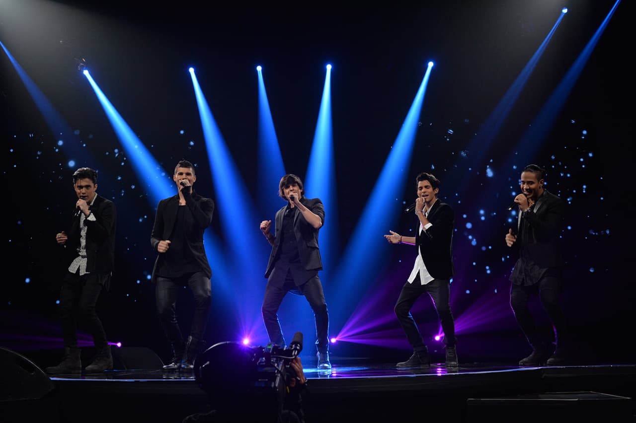 We all love CNCO! Eric, Zabdiel, Christopher, Joel y Richard cantaron sus éxitos "Tan fácil" y "Quisiera", si te perdiste la presentación
<a href="http://www.univision.com/shows/la-banda/cnco-regreso-a-la-banda-y-canto-tan-facil-y-quisiera-video" target="_blank"><b>aquí </b></a>la puedes ver una y otra vez.