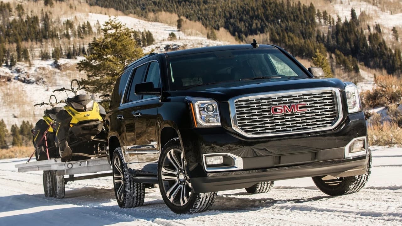 <h3 class="cms-h3-H3">15. GMC Yukon</h3>
<br>Los dueños de la versión de GMC de la SUV 
<i>fullsize</i> de General Motors, la cual comparte su mecánica y más de un panel de su carrocería con la Cadillac Escalade y la Chevrolet Tahoe, recorren en promedio 15,300 millas anuales con sus enormes vehículos. Este auto es apenas uno de múltiples SUVs tamaño familiar de marca estadounidense que aparecerán es esta lista, en la cual no aparece ningún modelo de marcas extranjeras.
<br>
<br>La actual generación de la GMC Yukon fue presentada en el mercado en 2015.