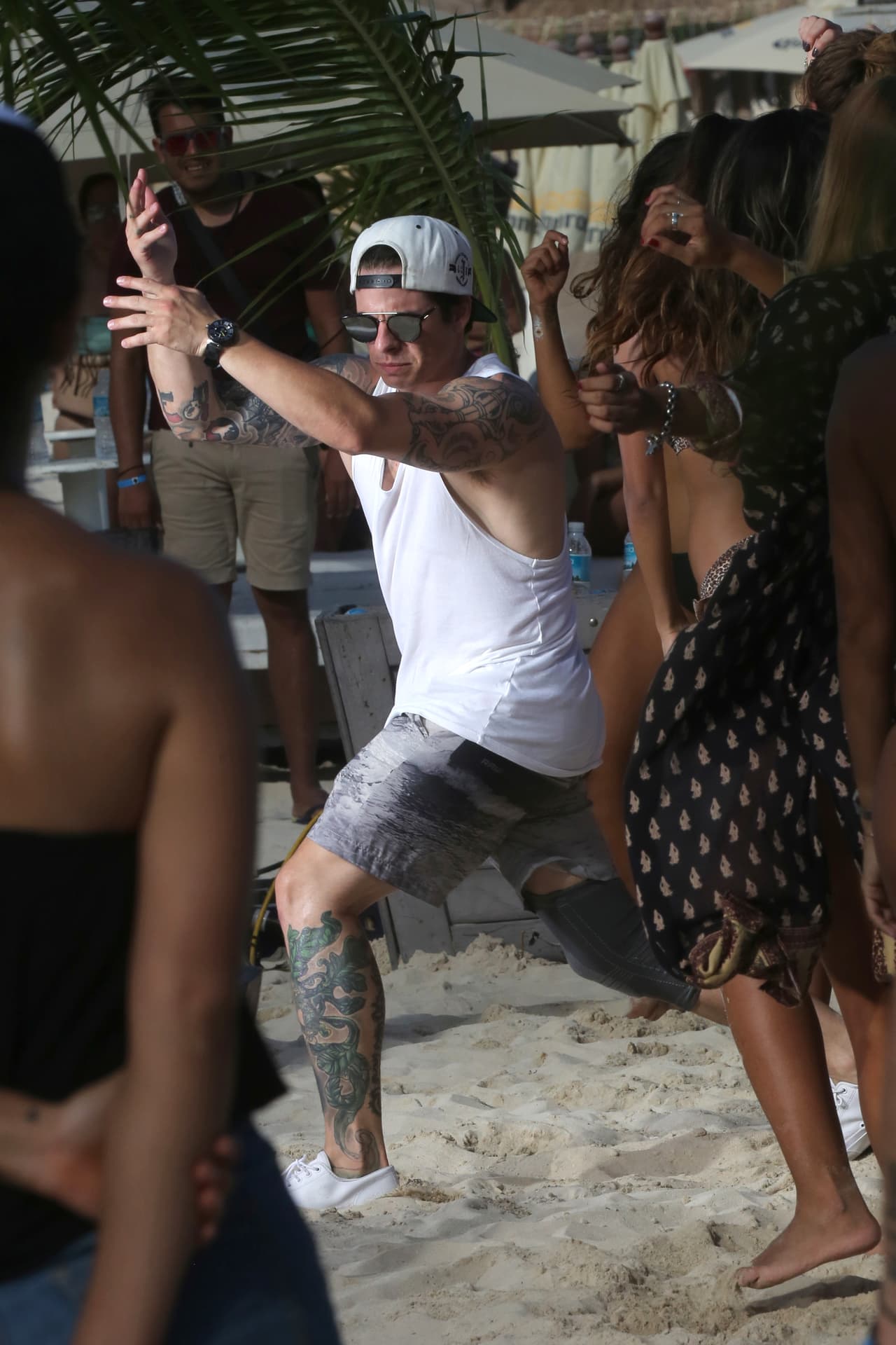 El ex de JLo se puso a bailar para mostrar a las modelos y bailarinas cómo hacerlo.