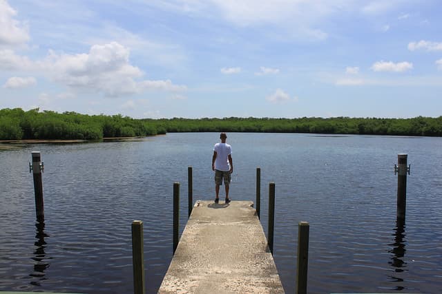 De acuerdo con la Encuesta de Confianza en la Jubilación 2019 del 
<i>Employee Benefit Research Institute,</i> dos de cada tres trabajadores reportaron sentirse al menos algo confiados de que tendrán suficiente dinero para jubilarse cómodamente pero sólo el 23% dijo estar "muy confiado". 
<b>Port St. Lucie,</b> en Florida, se encuentra en la posición número 
<b>25</b> en la lista de las mejores ciudades para jubilarse.