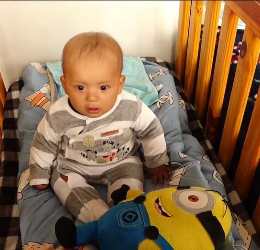 A pesar de ello, los médicos que han atendido al niño han sido honestos con sus padres al decirles que ya no pueden hacer mucho más por él, por lo que, con nueve meses de edad, deben llevárselo al extranjero, de lo contrario terminarán por tener que extirparle los ojos. 
<br>
<br>