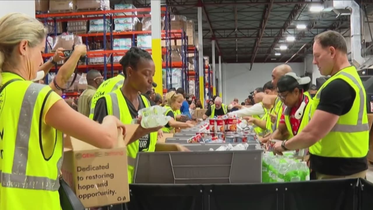 Llegan a Jamaica los primeros contenedores con ayuda humanitaria enviados desde Miami