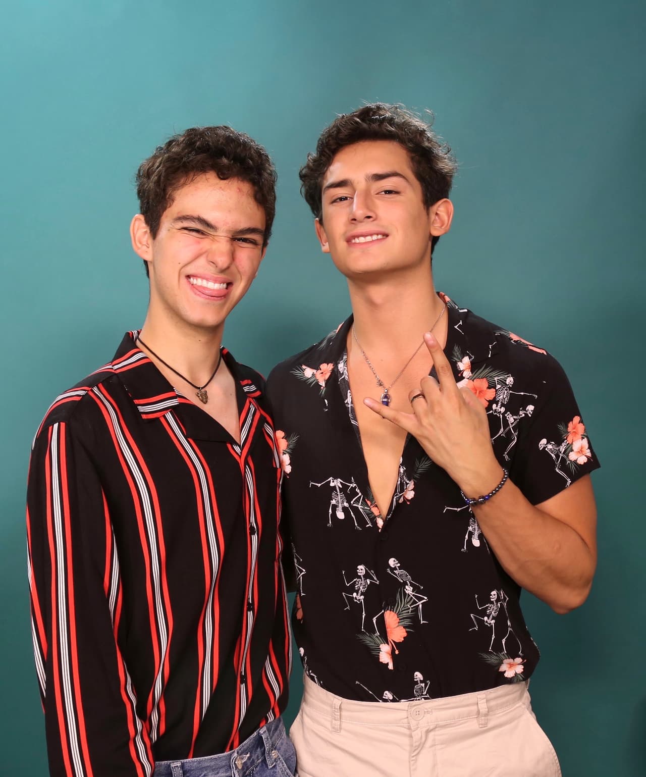 Emilio Osorio cobró más fama cuando junto a
<b><a href="https://www.univision.com/famosos/joaquin-bondoni-saborea-el-exito-aunque-extrana-ir-a-una-escuela-normal-fotos">Joaquín Bondoni</a></b> interpretó a una joven pareja gay en
<b><a href="https://www.univision.com/shows/mi-marido-tiene-mas-familia" target="_blank">Mi Marido Tiene Más Familia</a></b>.