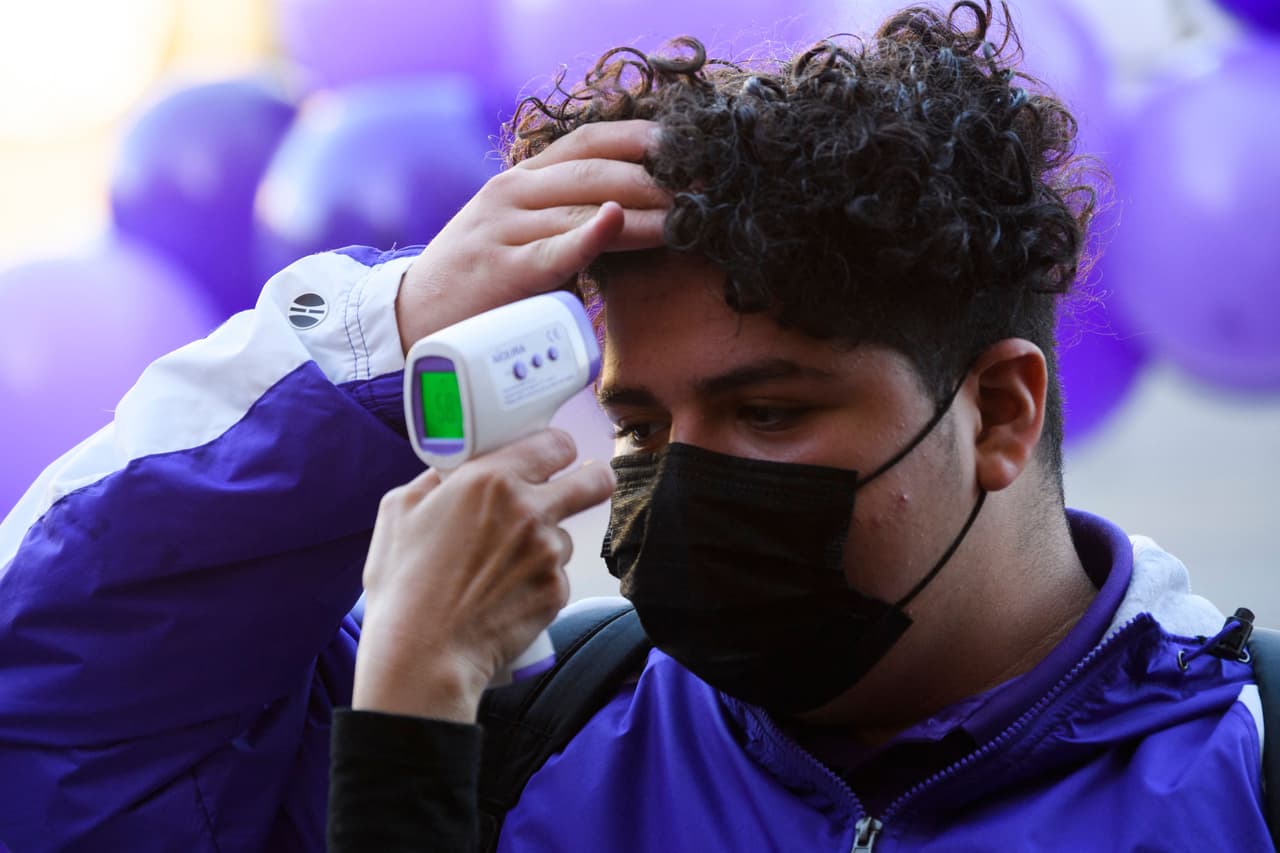 Lo gastado en la compra de equipo protector personal
<b>también puede ser pagado o reembolsado bajo ciertos acuerdos de gastos en salud flexibles</b>, como las cuentas FSA, Archer MSA, HRA y HSA, detalló el IRS.