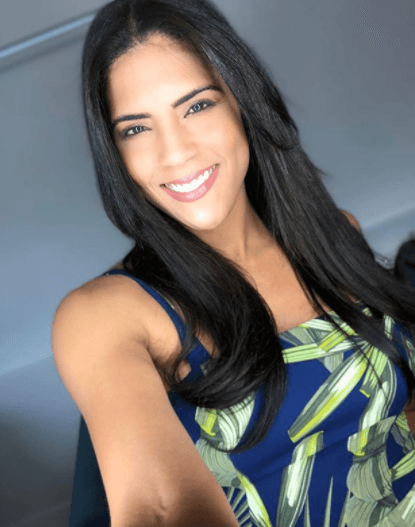 Con esta bella sonrisa y un nuevo cambio de look, Francisca Lachapel llega este día a los 29 años.