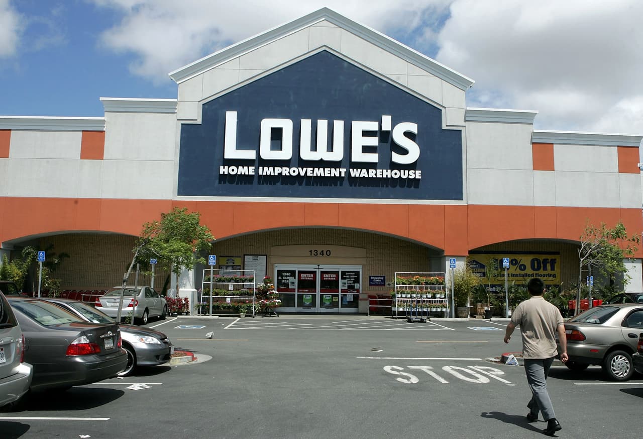 <b>Lowe's: </b>Abierto de 6am a 6pm en Nochebuena; cerrado el día de Navidad.