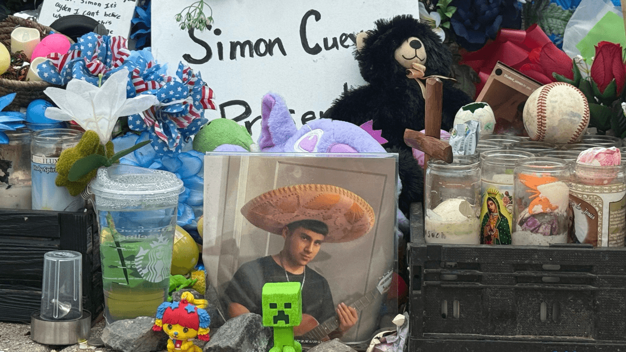 Ni la lluvia fue impedimento para que las personas fueran al altar de Simón. Las multitudes estuvieron en el lugar del incidente unas 11 horas.