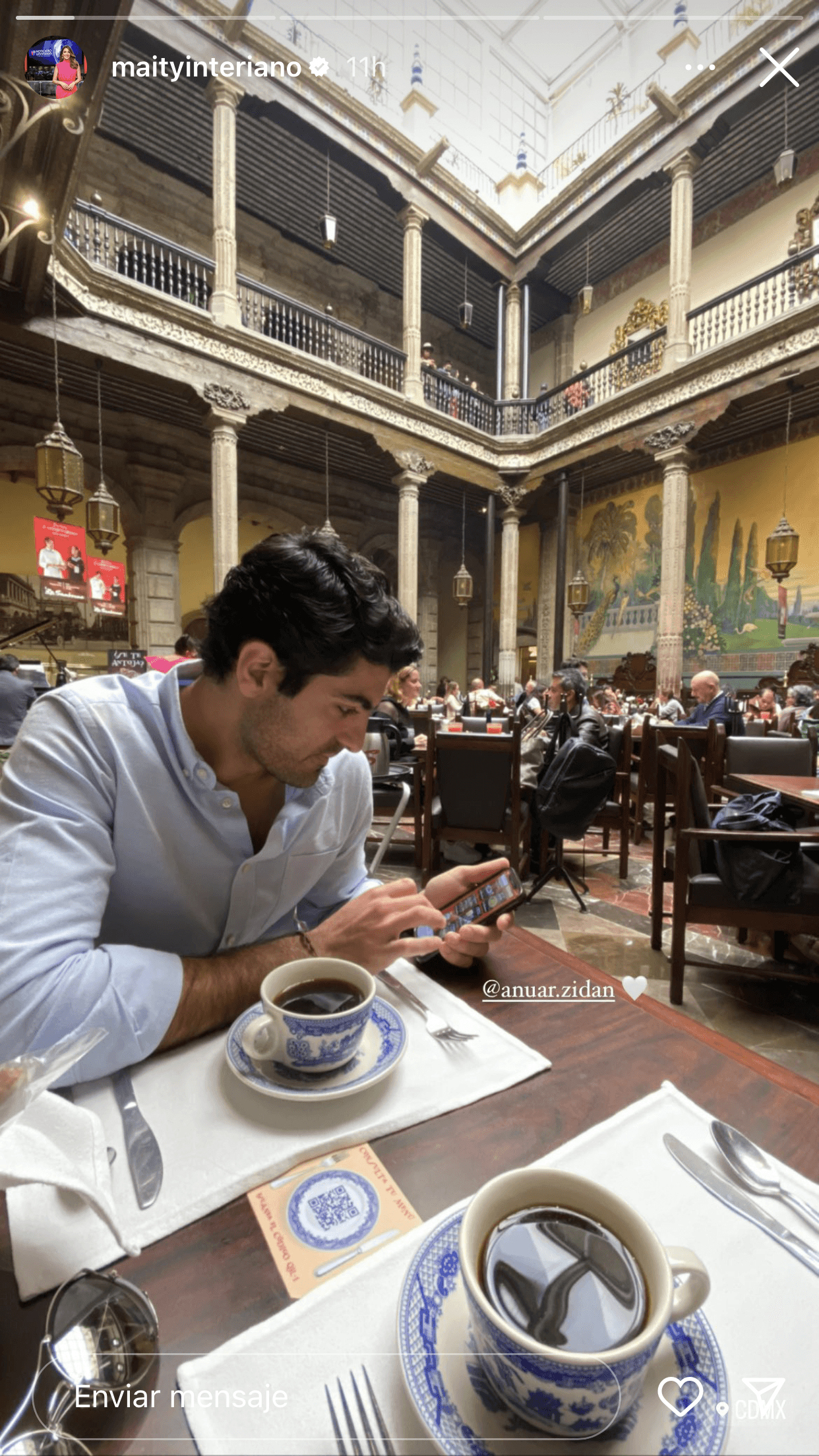 Primero, se les vio degustar algunos alimentos en la famosa Casa de los Azulejos, un palacio ubicado en el corazón de la capital mexicana y que data de la época virreinal.
<br>