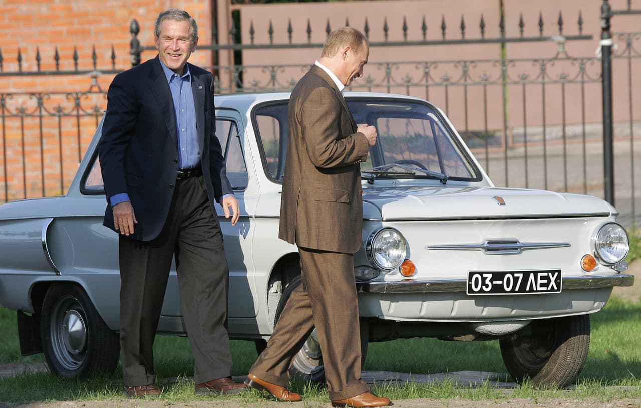 En julio de 2006 volvieron a verse en San Petersburgo, Rusia, en otra reunión del G8. En ese viaje Putin le mostró a Bush el primer auto que tuvo cuando era estudiante en esa ciudad, un Zaporozhets.