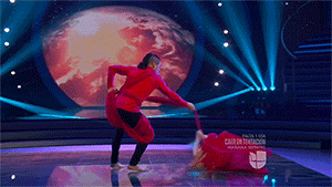 <a href="http://www.univision.com/shows/mira-quien-baila/ana-patricia-acaricio-la-pista-con-el-fuego-de-este-adagio-video">Ana Patricia acarició la pista con el fuego de este adagio</a>