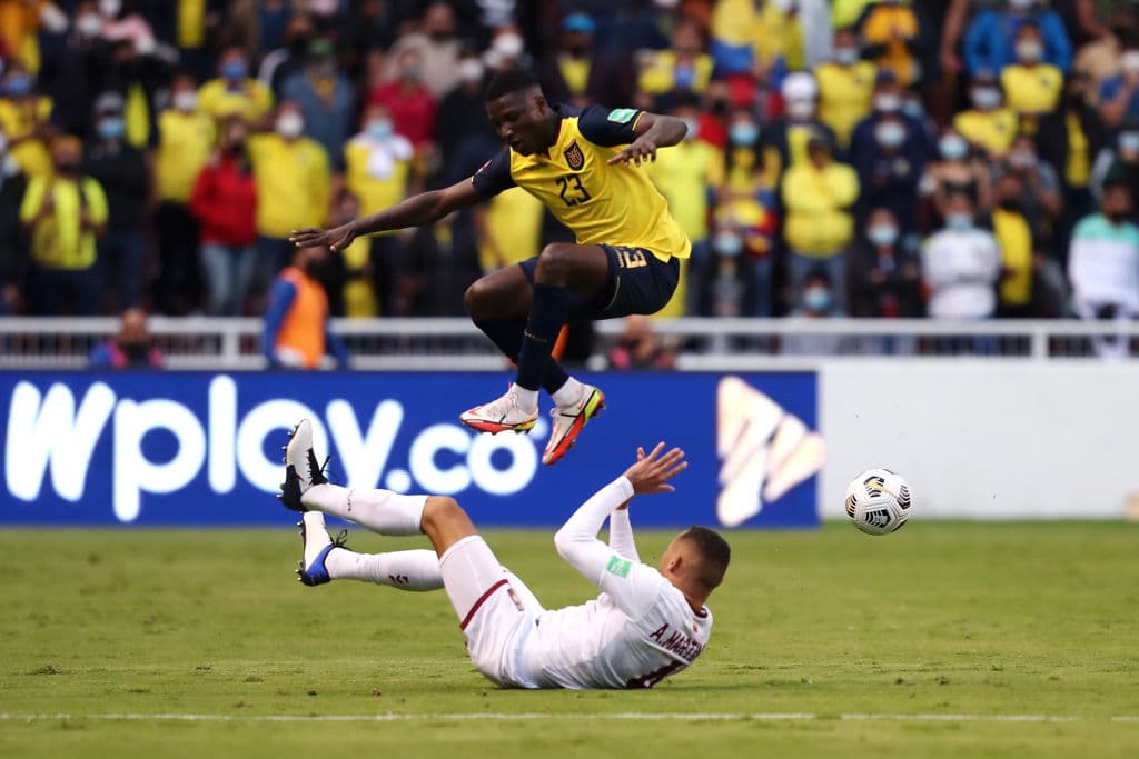 Piero Hincapie anotó el único tanto del encuentro en la victoria 1-0 de Ecuador sobre Venezuela.