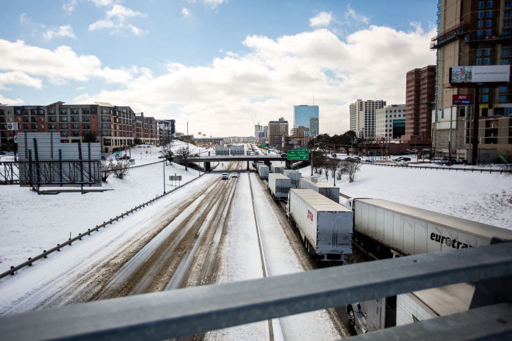 Y es que en los últimos días ha habido más de 130 accidentes de tránsito, por lo que las autoridades le piden a la comunidad no salir de sus casas o si es necesario, hacerlo con extremo cuidado.