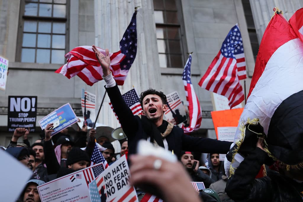 Juez federal del estado de Washington detiene temporalmente el veto de Trump a personas de siete países de mayoría musulmana