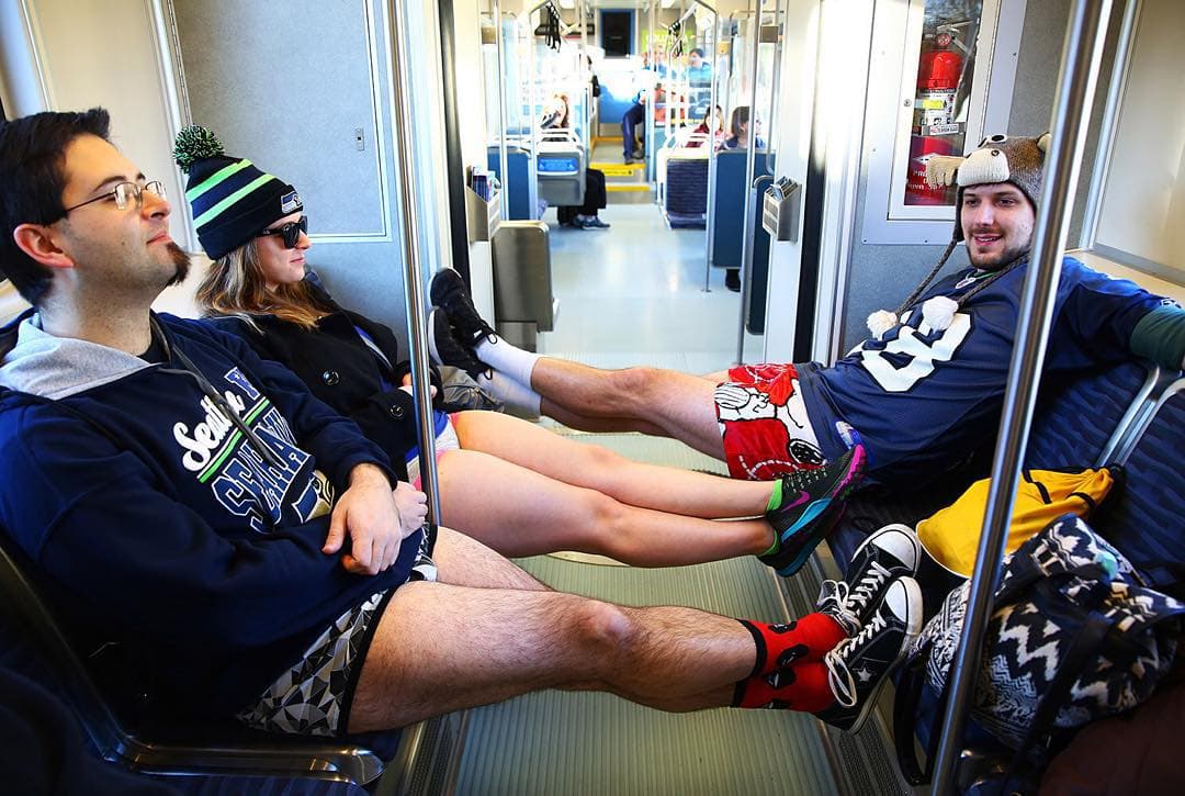 Miles de personas alrededor del mundo celebraron ayer el Día Sin Pantalones. ¿El reto? Montarse al metro sin pantalones.