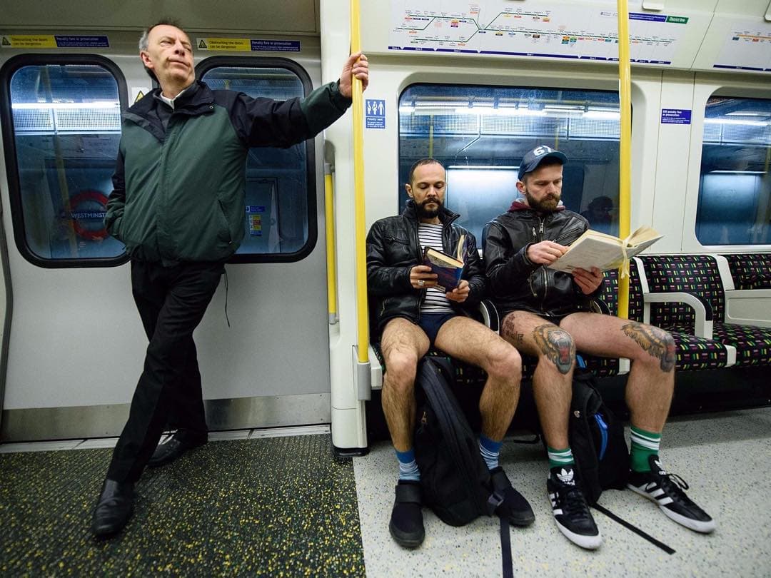 Miles de personas alrededor del mundo celebraron ayer el Día Sin Pantalones. ¿El reto? Montarse al metro sin pantalones.