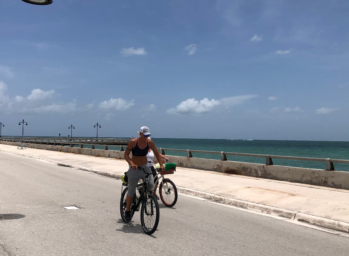 Quienes hicieron deporte pueden estar sin máscaras.