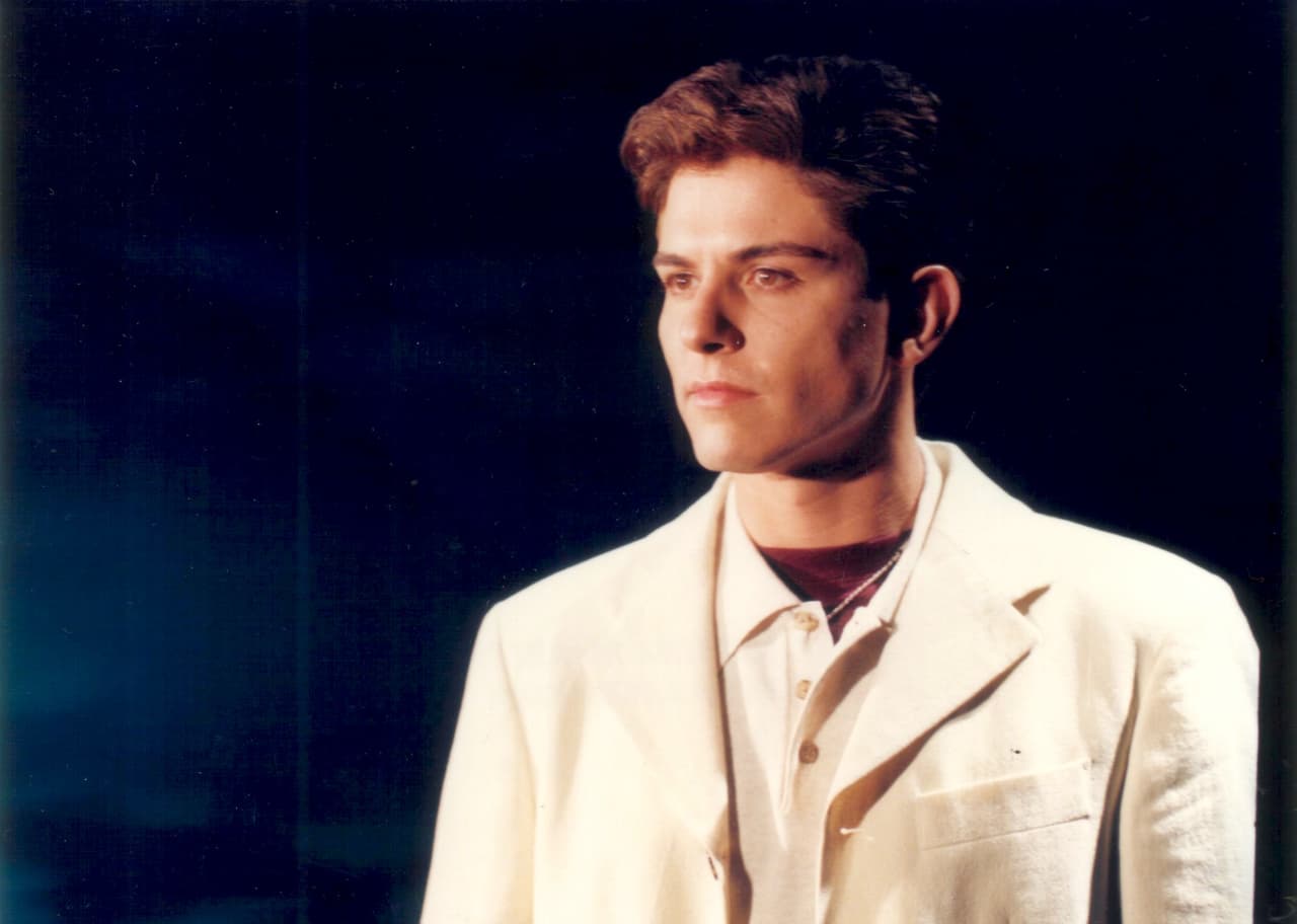 En medio de la situación, tanto él como muchos de sus compañeros, según dijo, continúan haciendo castings con la esperanza de interpretar papeles que impacten con 
<b>un mensaje positivo</b> al público.