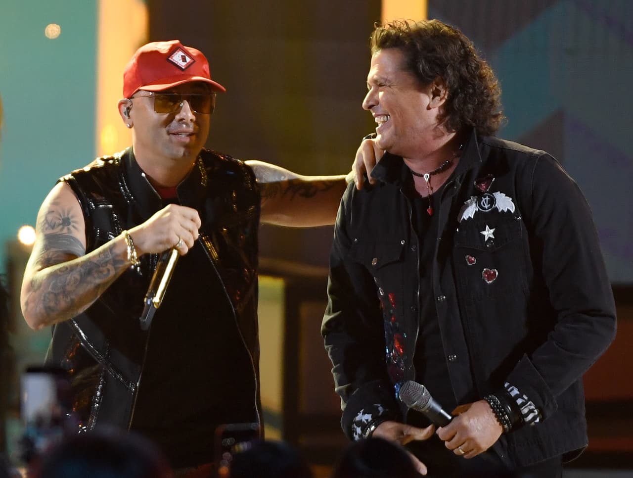 A estos también vale la pena sumar a
<b>Carlos Vives</b>, quien antes de sacar un tema con
<b>Wisin</b>, se oponía al reggaeton.