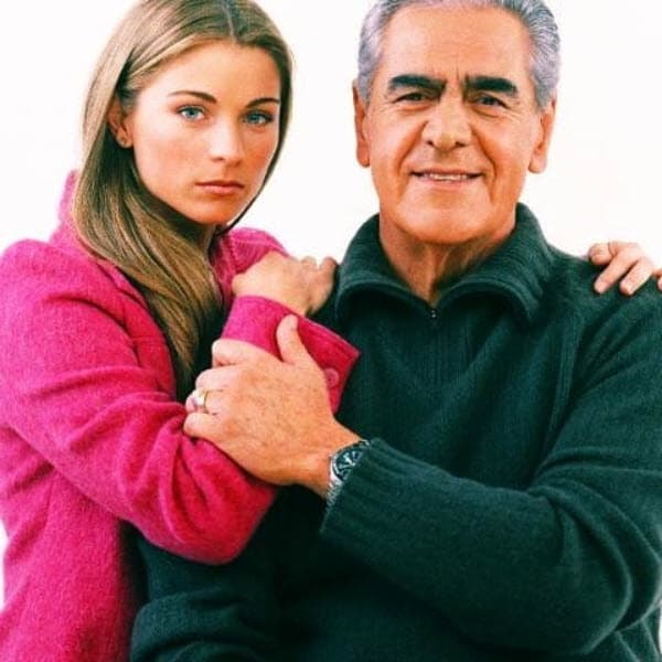 Su papá era don Roberto De la O (Eric del Castillo).