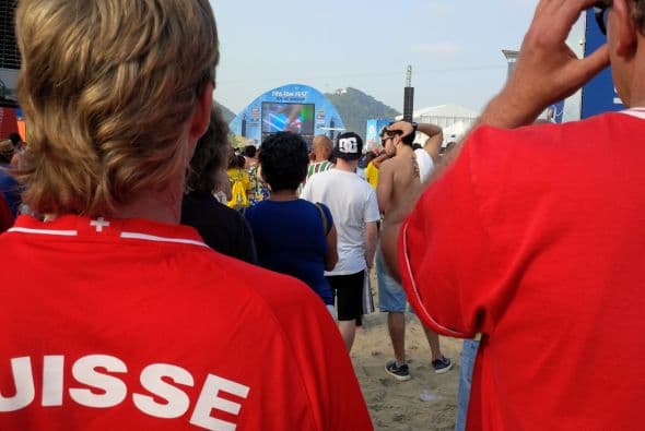 Bélgica y EEUU protagonizan el último choque de octavos de final del Mundial Brasil 2014 y sus fans se apasionan.