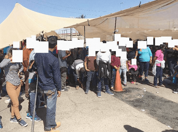 El centro de procesamiento de la Patrulla Fronteriza en El Paso del Norte tiene capacidad para albergar 125 inmigrantes sin documentos, pero entre el 7 y 8 de mayo se contabilizaron más de 700 personas sin papeles