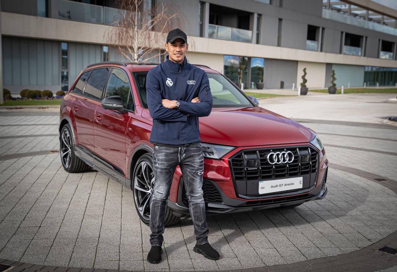 <b>Alphonse Areola</b> llegó al Real Madrid en calidad de cedido por una temporada. Como jugador merengue, Areola ahora conduce una Audi Q7 de color Rojo Marte.