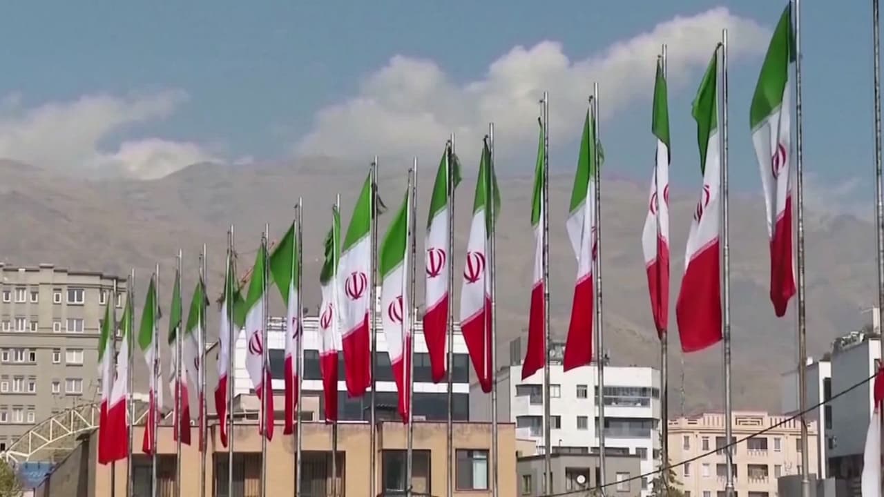 Trump firma el acuerdo preliminar con Irán para reabrir el estratégico estrecho de Ormuz