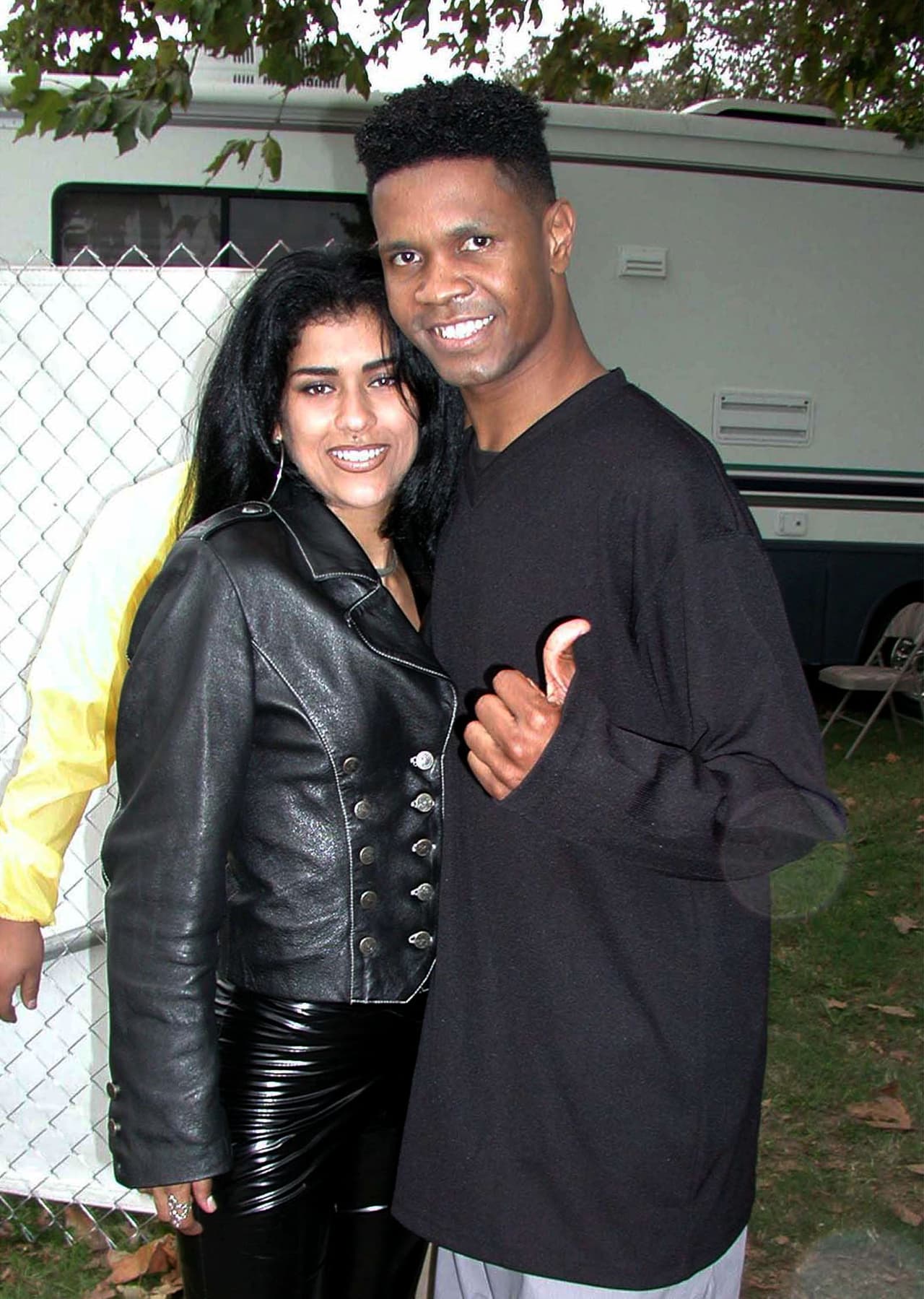 Antes de saltar a la fama, Edgardo perteneció al coro de la Congregación Cristiana de los testigos de Jehová en su natal Panamá. Pero cuando él tenía 19 años de edad llegó una jugosa oferta musical que lo llevaron a lanzar éxitos como 'Muévelo, muévelo'.