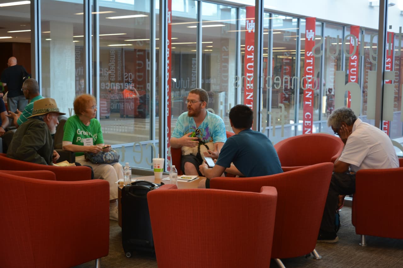 Miembros del partido refuerzan su base.