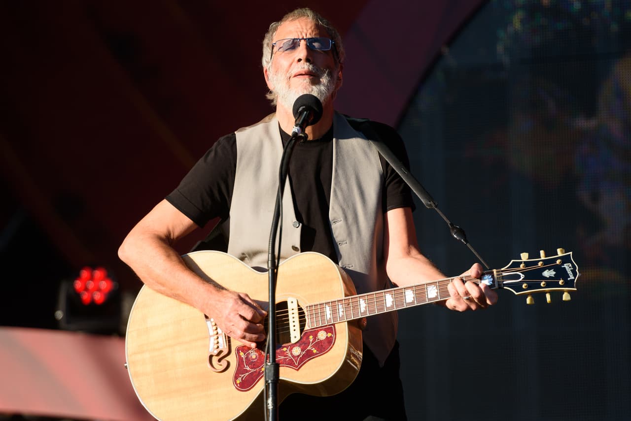 Yusuf Islam (antes conocido como Cat Stevens) cantó éxitos de 1971 y dijo que esperaba que este festival hiciera al mundo más sensible sobre lo que es compartir.