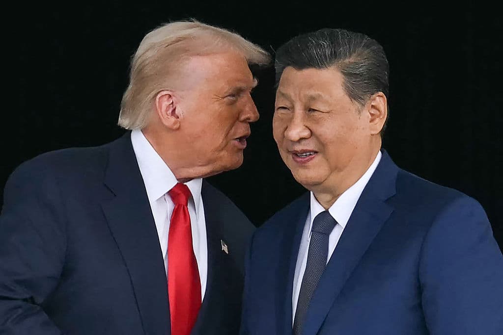 El momento del apretón de manos de despedida de Donald Trump y Xi Jinping.