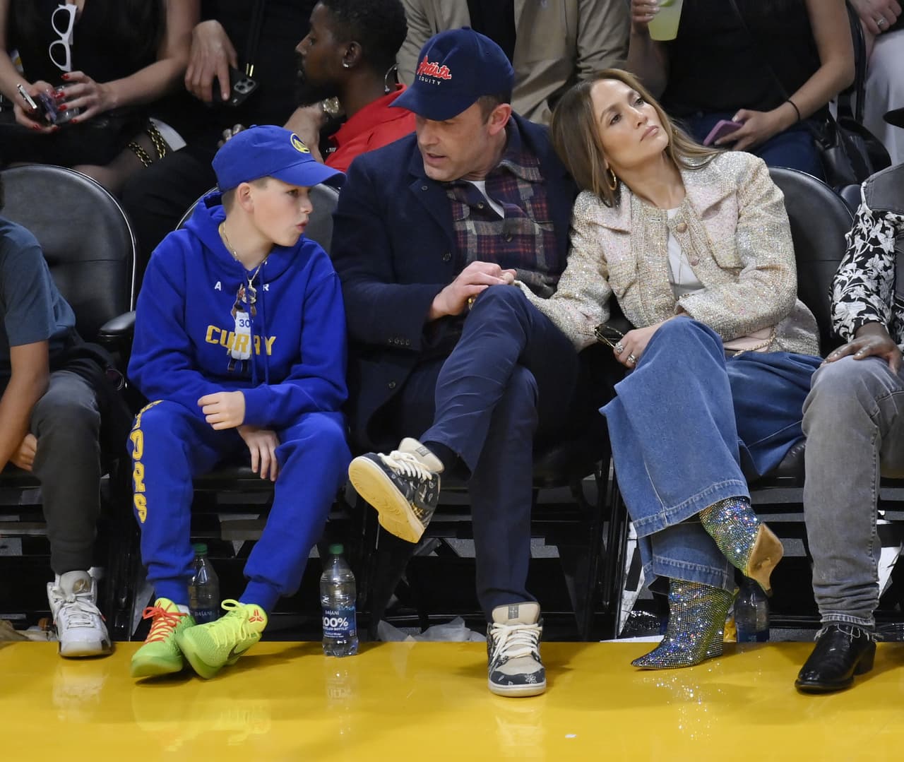 Ben Affleck conversando con su hijo Samuel.