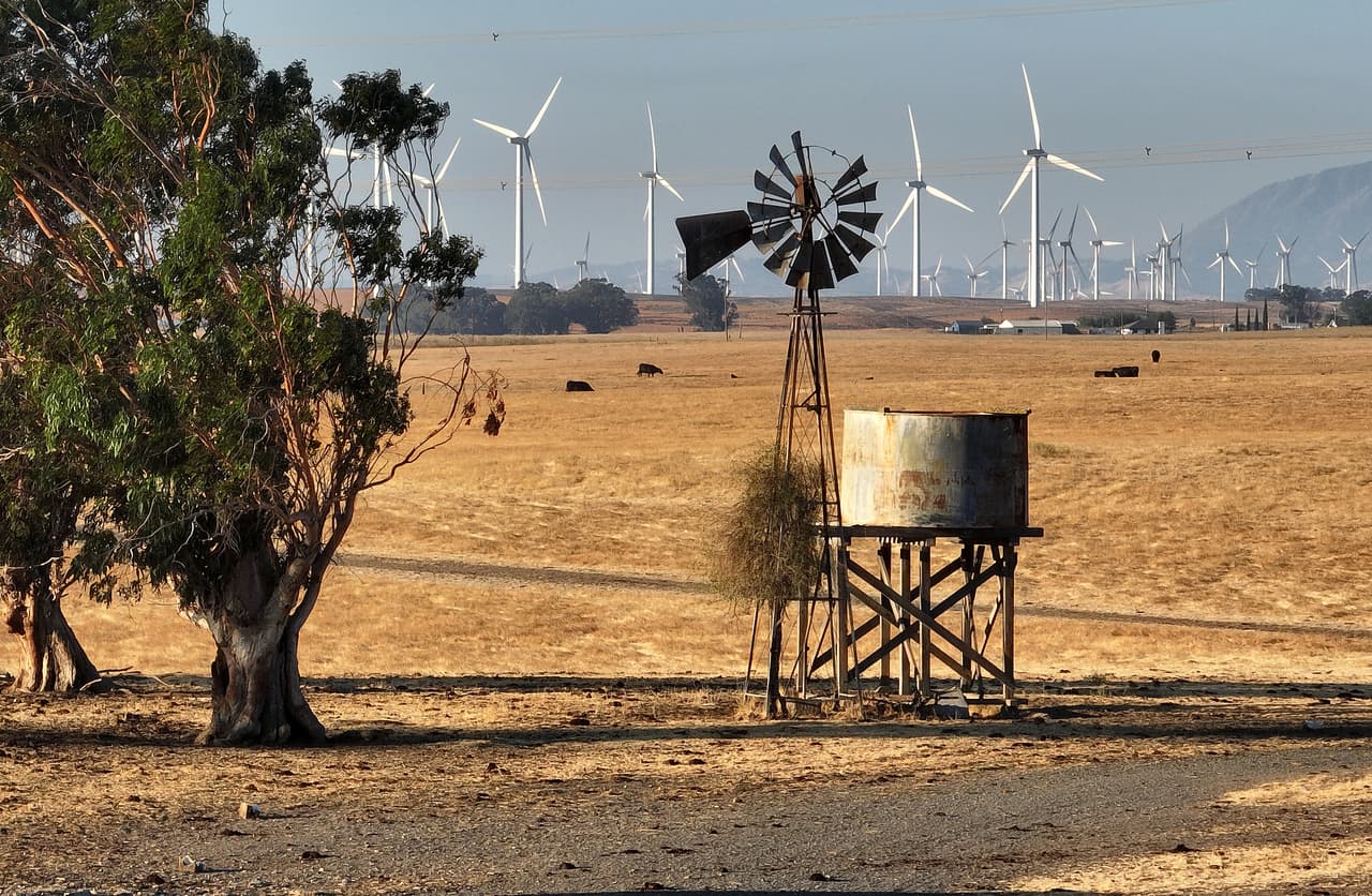 La falta de claridad mantuvo a las autoridades locales, estatales y federales en la oscuridad durante cinco años. Desde 2018, surgieron inquietudes debido a la proximidad de las adquisiciones a la Base Aérea de Travis, un enclave militar crucial en la región.
<br>