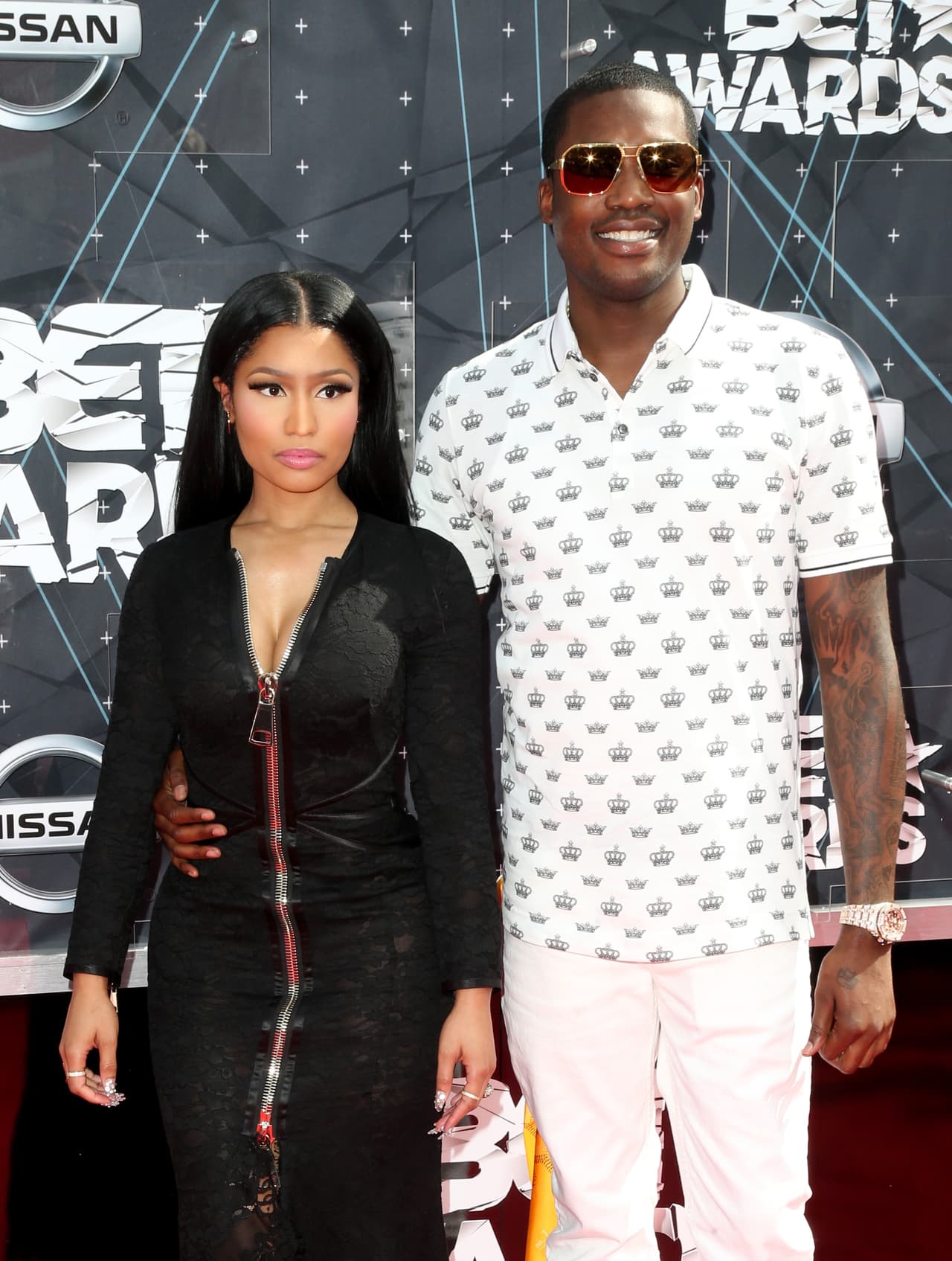 La cantante desfiló por la alfombra con su novio, el rapero Meek Mill.