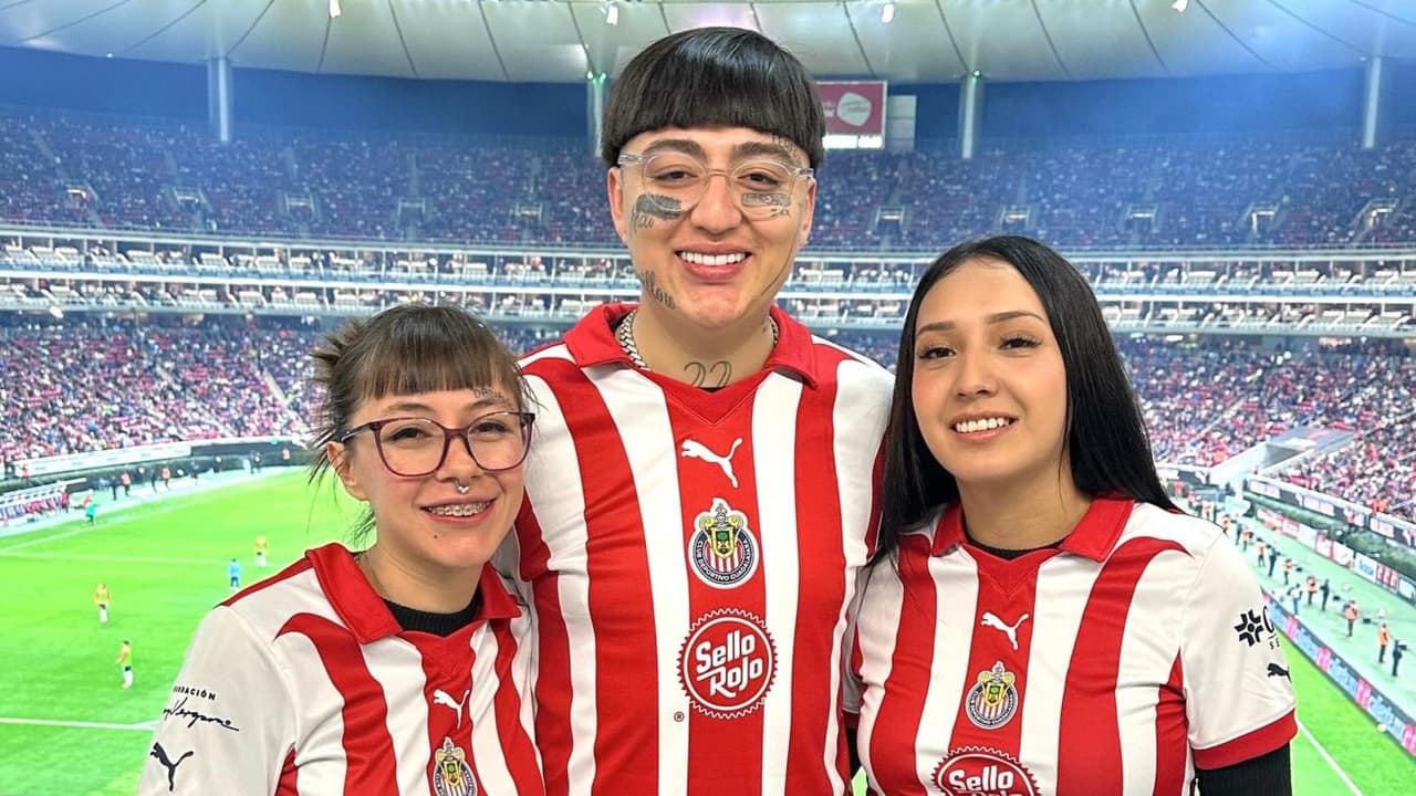 Dani Flow tiene una relación poliamorosa con Jocelyne y Valeria.